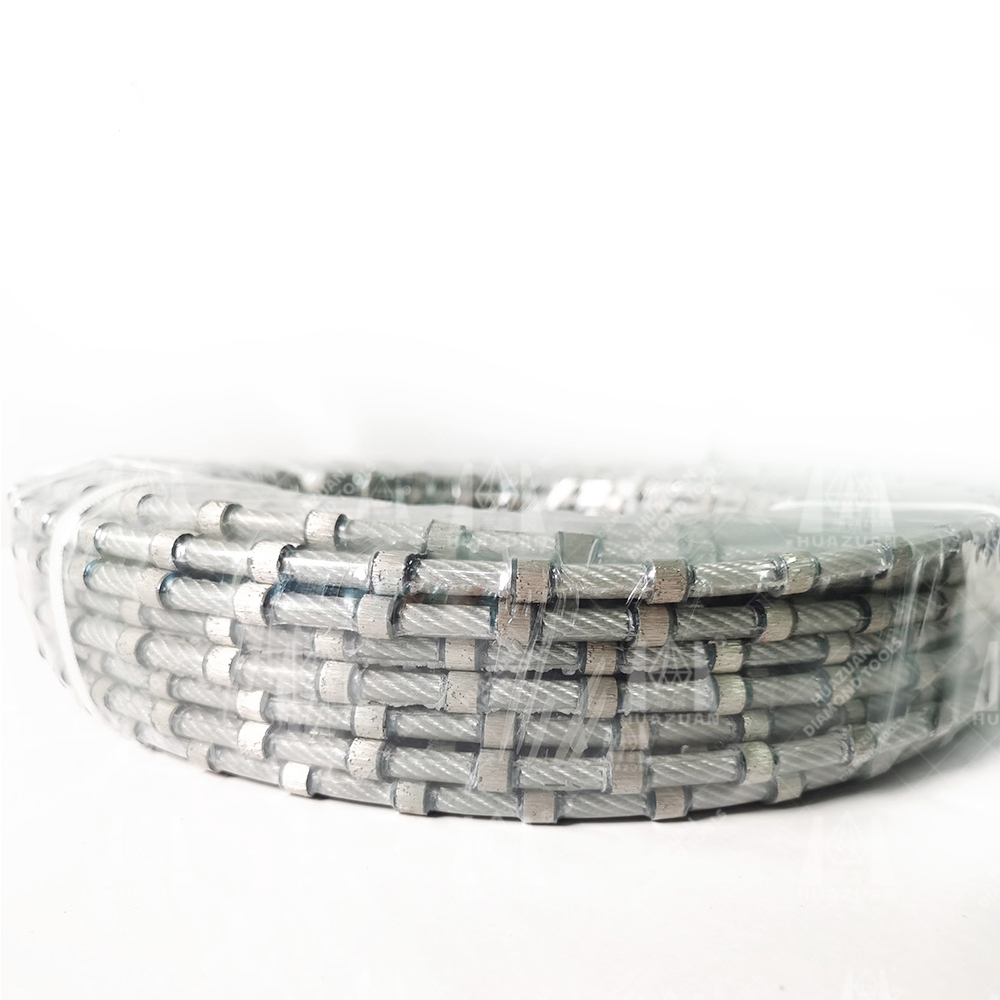 Scie &agrave; fil diamant&eacute; de coupe de granit de perle fritt&eacute;e enduite de plastique