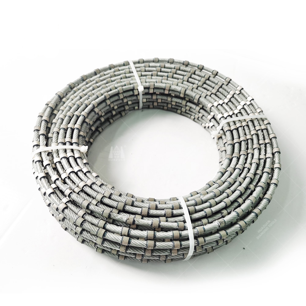 Scie &agrave; fil diamant&eacute; de coupe de granit de perle fritt&eacute;e enduite de plastique