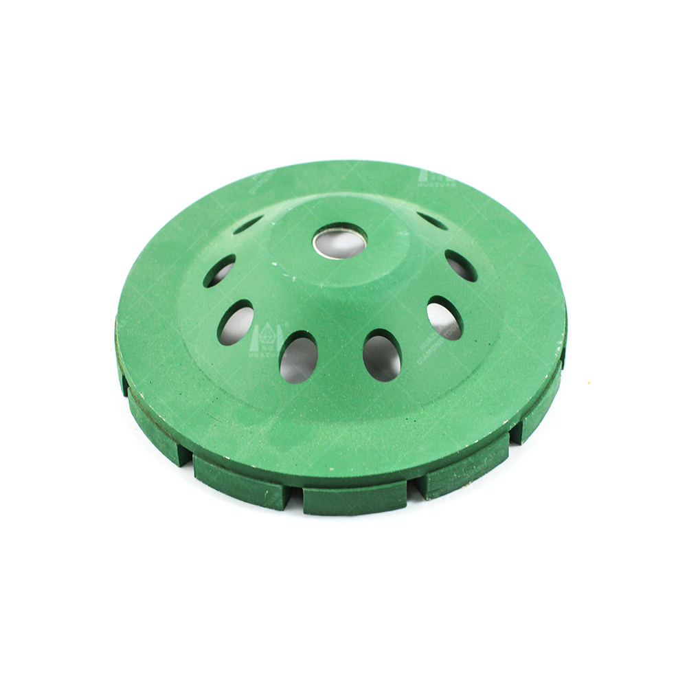 Meule boisseau diamant&eacute;e &agrave; double rang&eacute;e pour le meulage de surfaces en b&eacute;ton