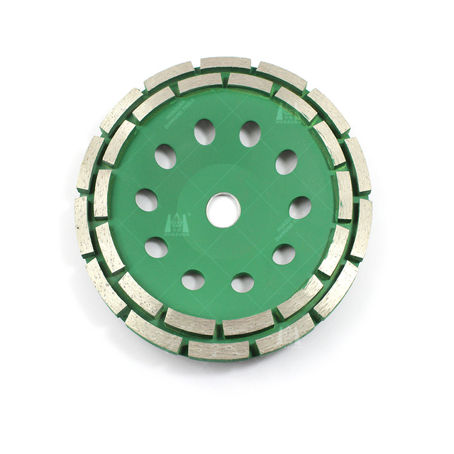 Meule boisseau diamant&eacute;e &agrave; double rang&eacute;e pour le meulage de surfaces en b&eacute;ton